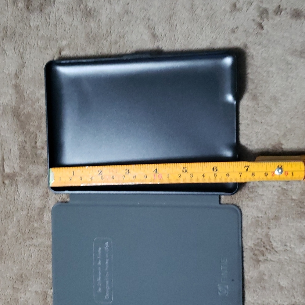 Hard case - Picture 4 of 6